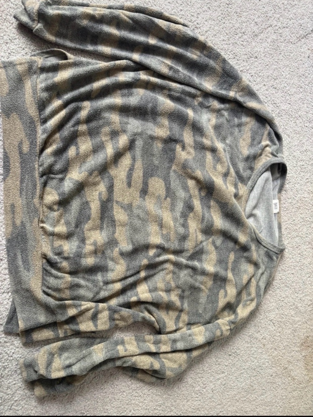 BKE Women’s Camouflage Crewneck Sweater - Gray & Tan